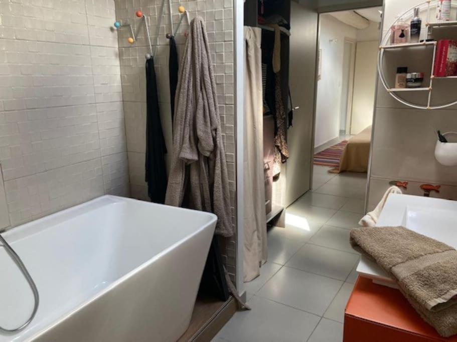 Apartament Loft Au Coeur De Nîmes Zewnętrze zdjęcie